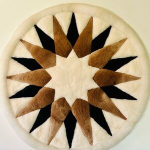 Alpaca fur Rug
Very pretty
53”